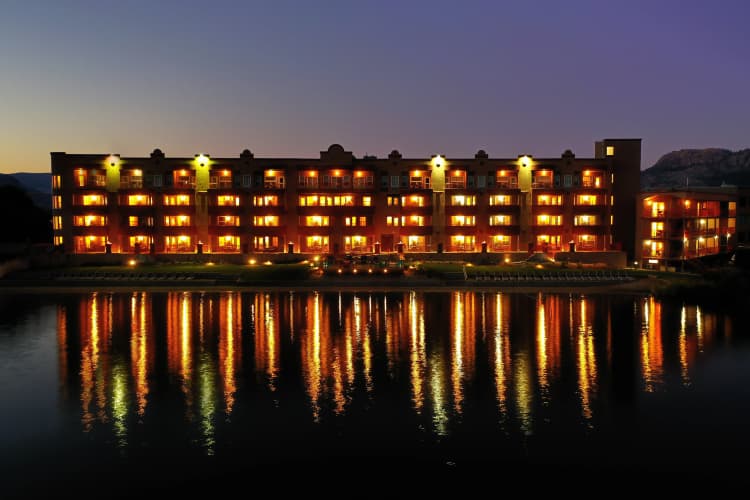 Holiday Inn & Suites Osoyoos photo 2