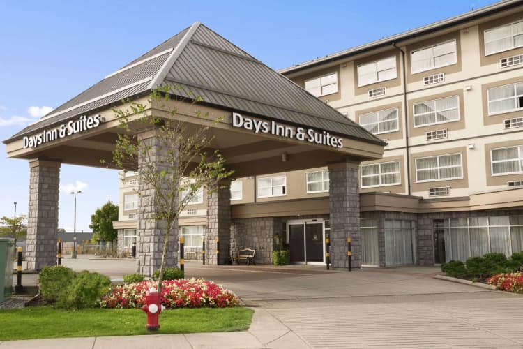 Days Inn & Suites by Wyndham Langley, photo 2