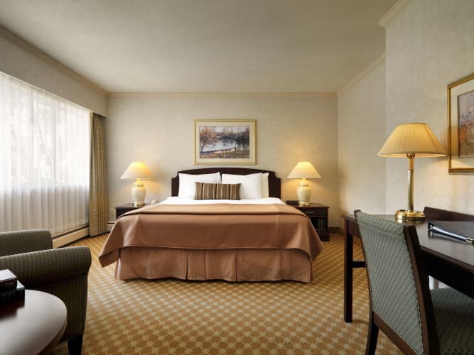 Royal Scot Hotel & Suites photo 2