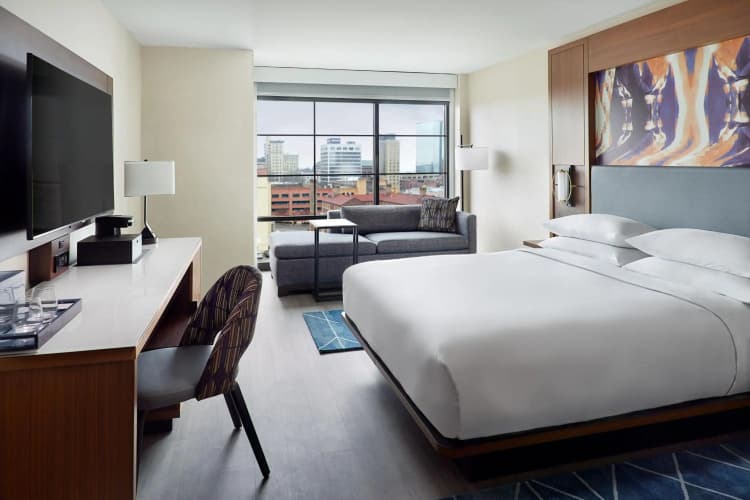 Holiday Inn Knoxville Downtown photo 2