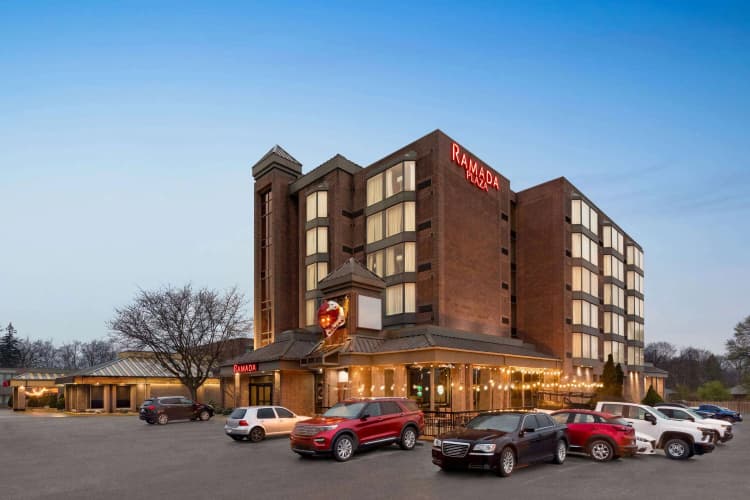 Ramada Plaza by Wyndham Niagara Falls, photo 2