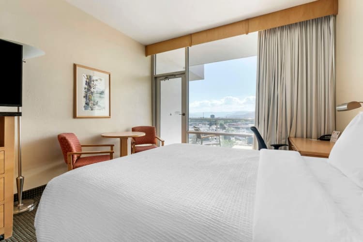 Best Western Plus Kelowna Hotel & Suites photo 5