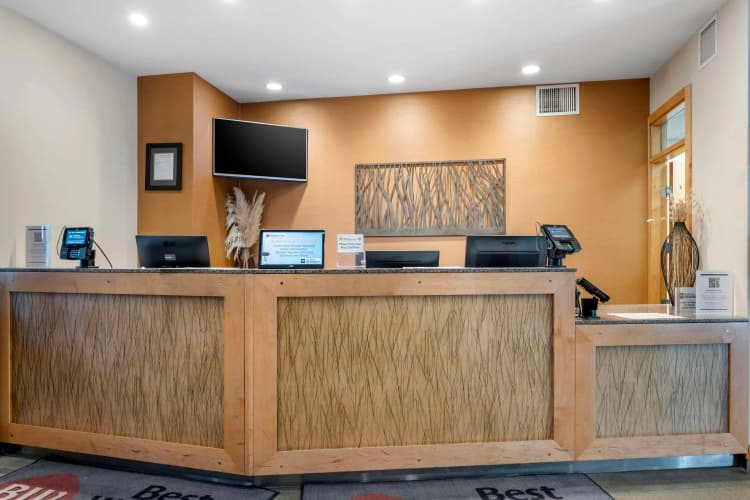 Best Western Plus Kelowna Hotel & Suites photo 4
