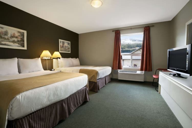 Super 8 by Wyndham Revelstoke photo 5
