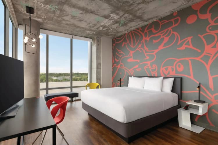 Radisson RED Miami Airport photo 5