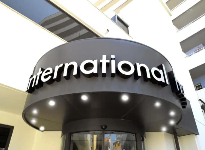International photo 2