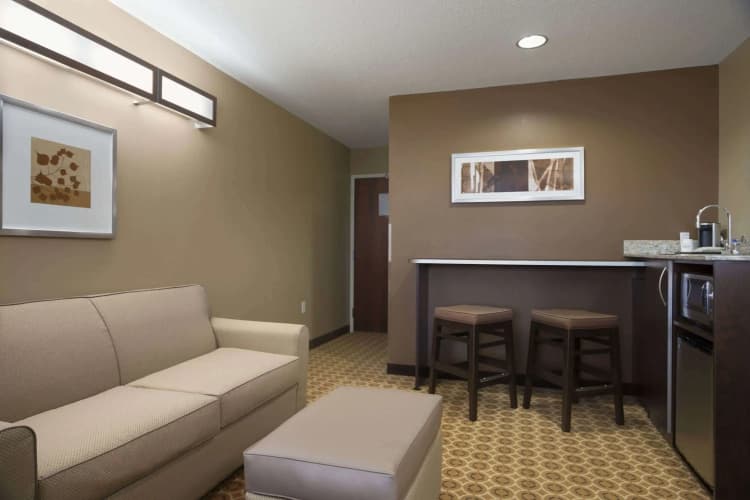 Microtel Inn & Suites By Wyndham Fairmont, photo 4