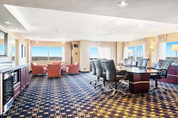 Hilton Chicago/Oak Brook Suites photo 2