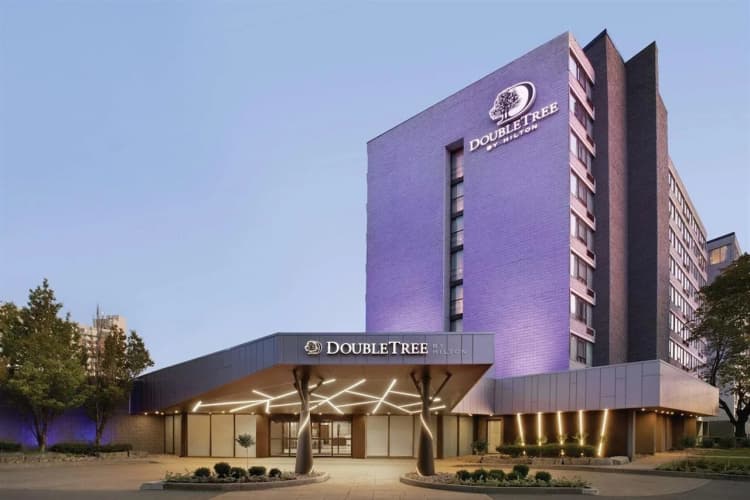 DoubleTree by Hilton Toronto Airport photo 2