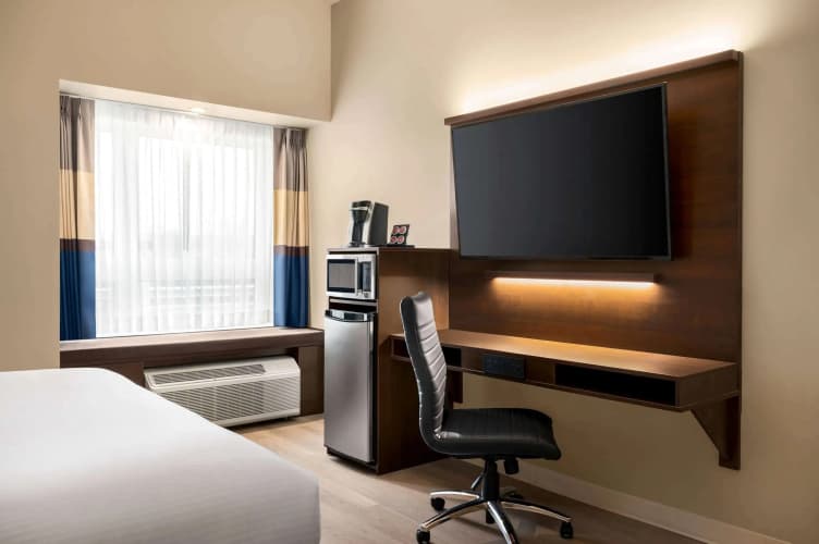 Microtel Inn & Suites by Wyndham Aurora, photo 5