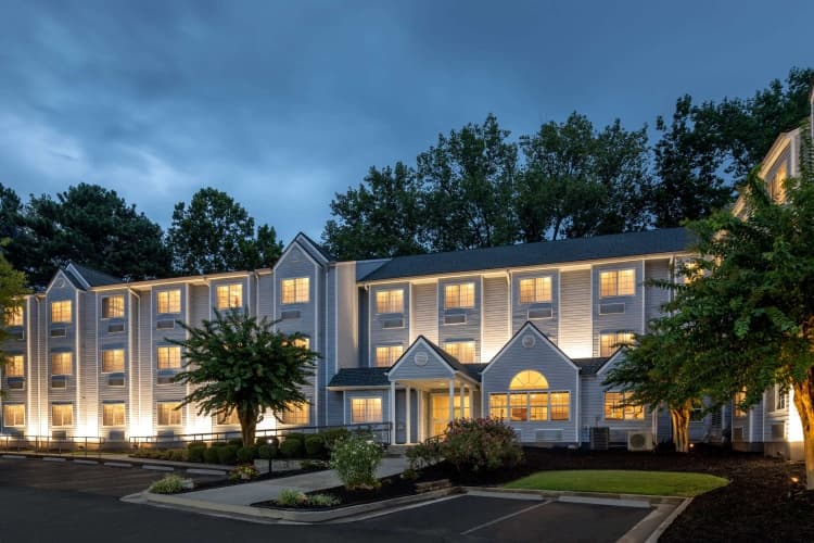 Microtel Inn & Suites By Wyndham Atlanta/Buckhead Area photo 2