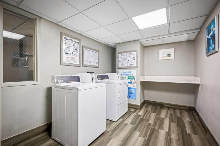 La Quinta Inn & Suites by Wyndham Miami Airport West photo 4