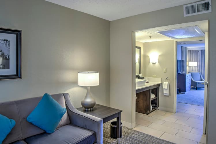 Embassy Suites by Hilton Indianapolis North photo 3