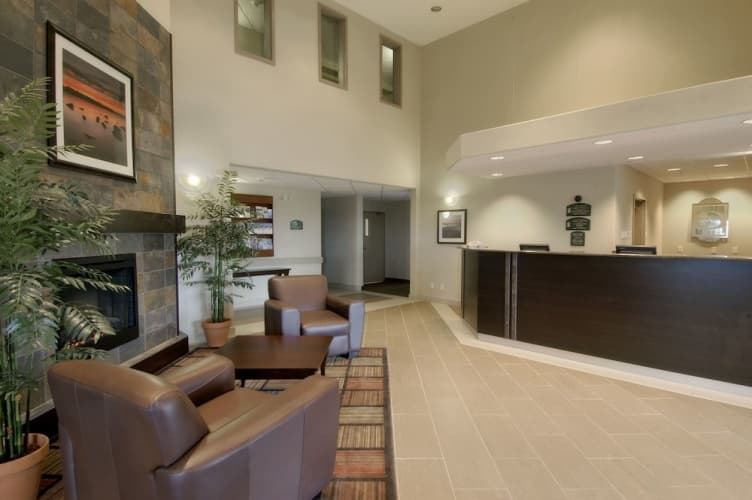 Super 8 By Wyndham Windsor photo 3