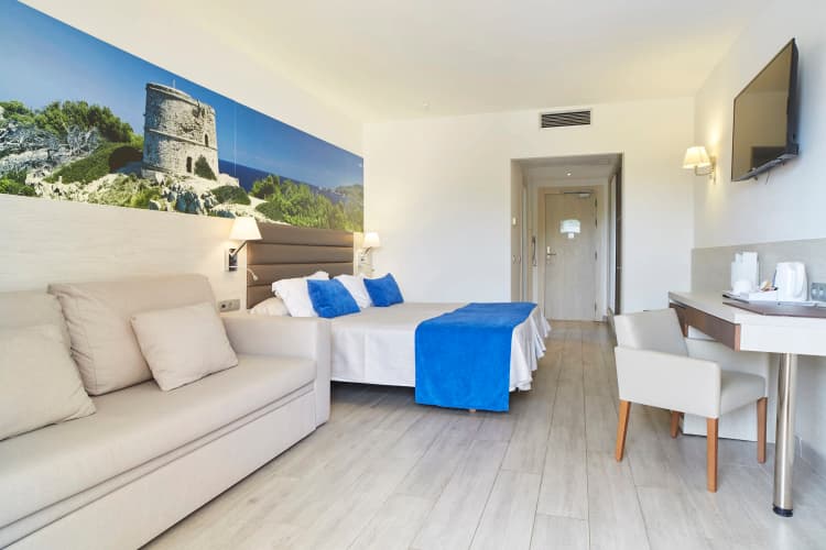 Invisa Hotel Cala Blanca photo 4