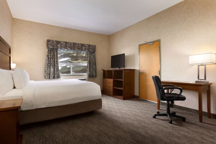 Days Inn & Suites by Wyndham Brooks, photo 3