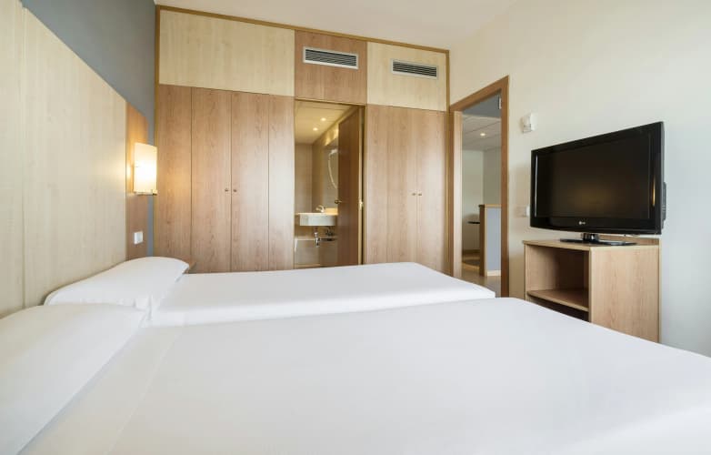 Hotel Ilunion Romareda photo 5
