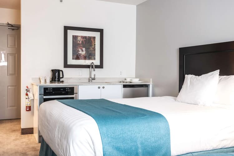 Ramada by Wyndham Surrey/Langley photo 4