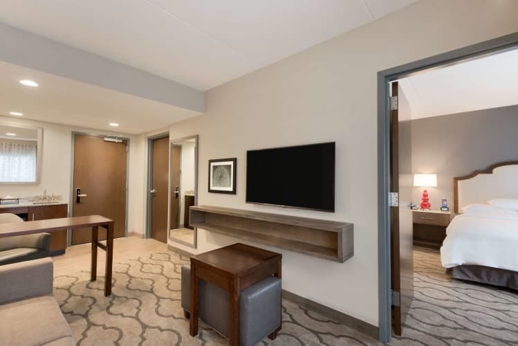 Embassy Suites by Hilton Chicago Naperville photo 5
