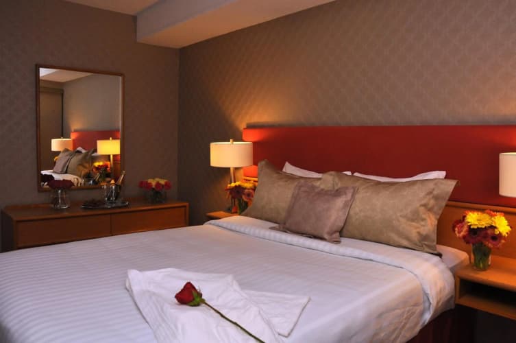 Cartier Place Suite photo 3