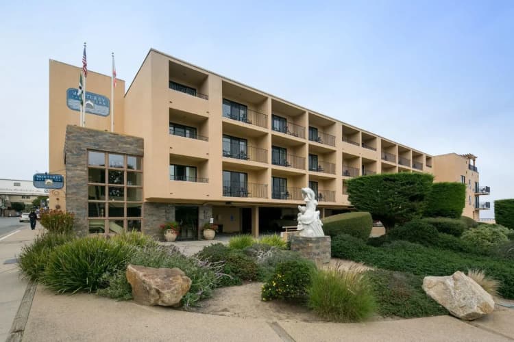 Monterey Bay Inn photo 2