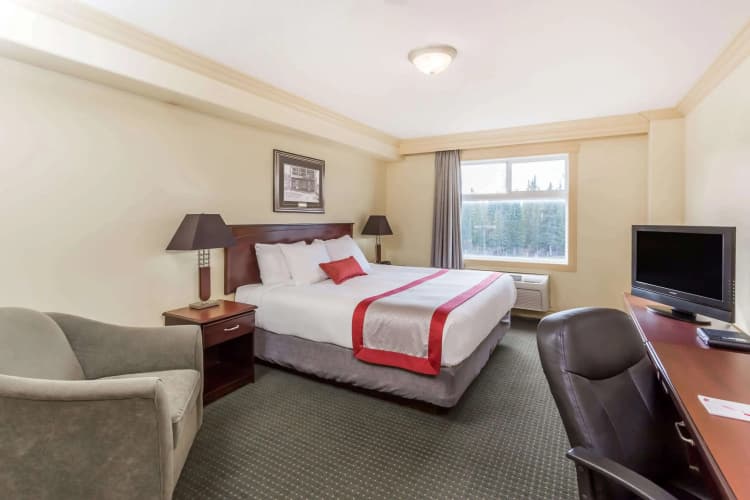 Ramada By Wyndham Hinton, photo 4