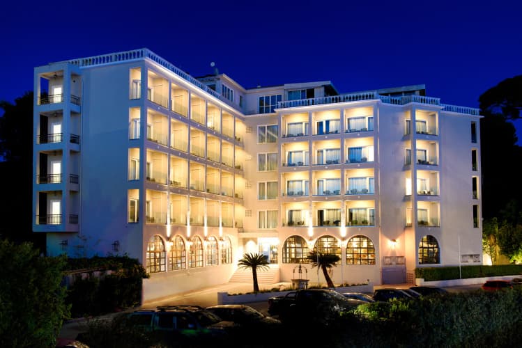 The Royal Grand Hotel photo 2