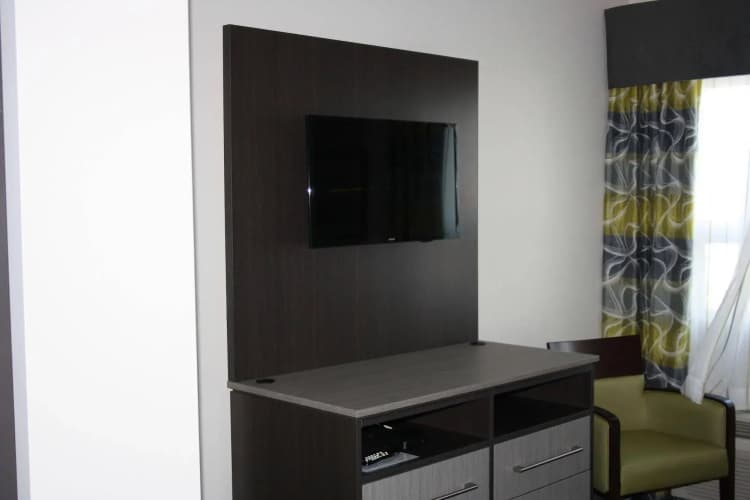 Crossroads Inn & Suites photo 5