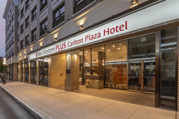 Best Western Plus Carlton Plaza Hotel photo 2
