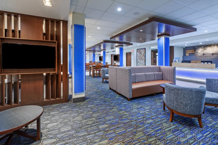 Holiday Inn Express & Sts Tulsa Northeast - Owasso photo 3
