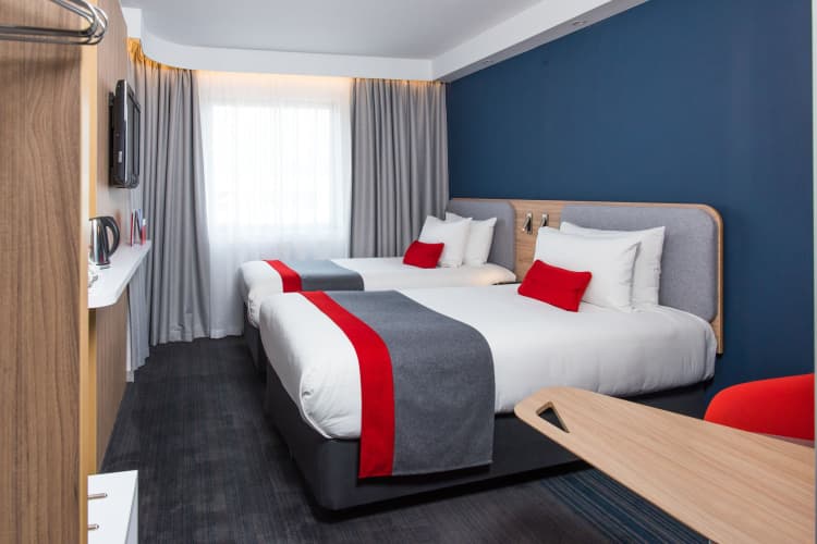 Holiday Inn Express London - Luton Airport, photo 4