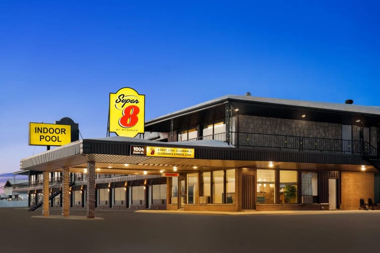 Super 8 By Wyndham Hearst photo 2