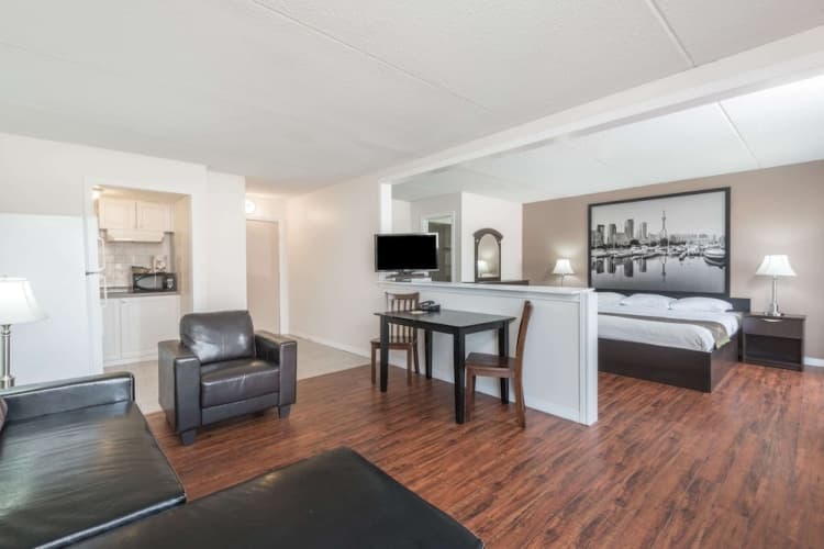 Super 8 By Wyndham Calgary/Airport photo 5