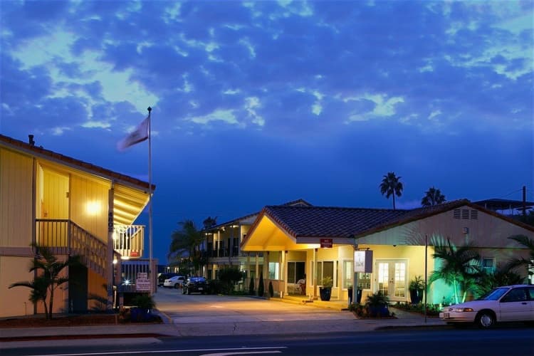 Pacific Shores Inn photo 2