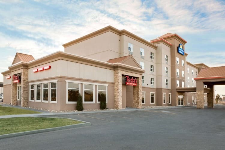 Days Inn & Suites By Wyndham Edmonton Airport, photo 2