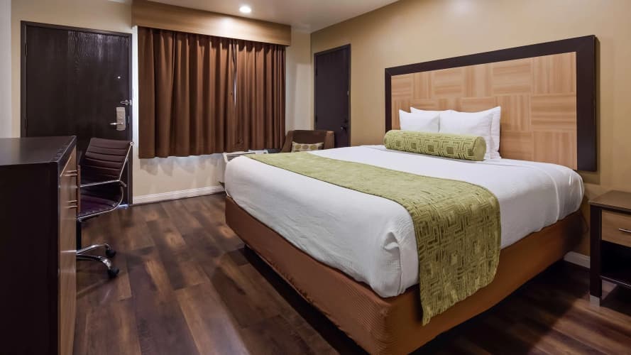 Best Western Plus Glendale photo 5