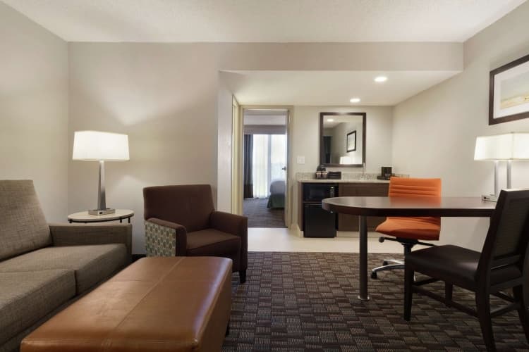 Embassy Suites by Hilton Jacksonville Baymeadows, photo 4