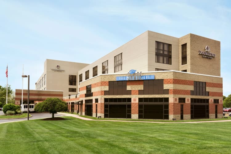 DoubleTree by Hilton Hotel Hartford - Bradley Airport photo 2