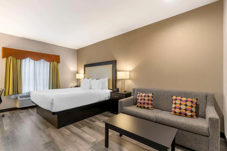 Best Western Plus Des Moines West Inn & Suites photo 4