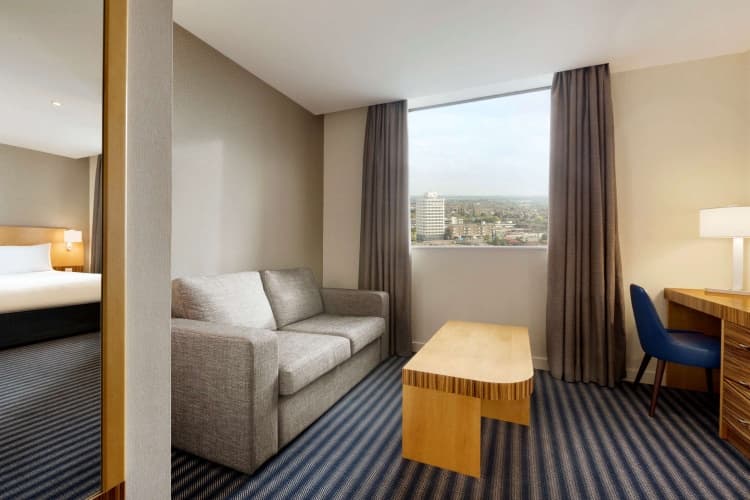 Ramada Hotel & Suites by Wyndham Coventry photo 4