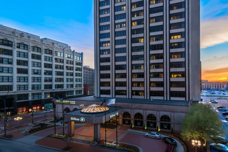 Hilton Indianapolis Hotel & Suites photo 2