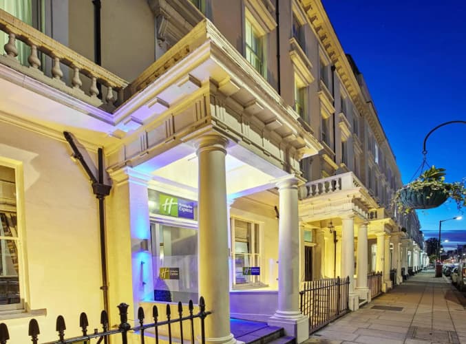 Holiday Inn Express London - Victoria photo 2