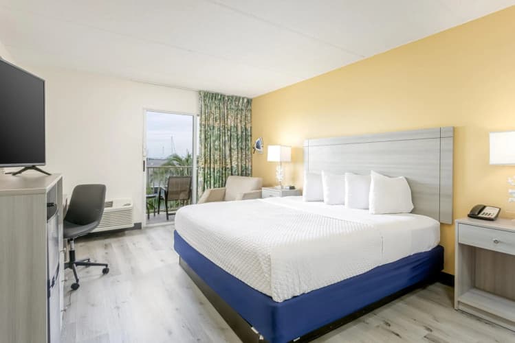 Hutchinson Island Plaza Hotel & Suites photo 4