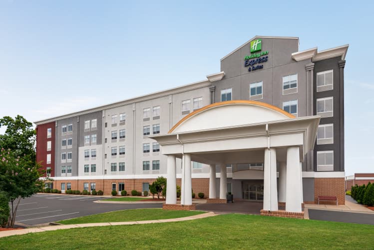 Holiday Inn Express Hotel & Suites Fredericksburg photo 2