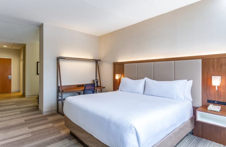 Holiday Inn Express Hauppauge-Long Island photo 4