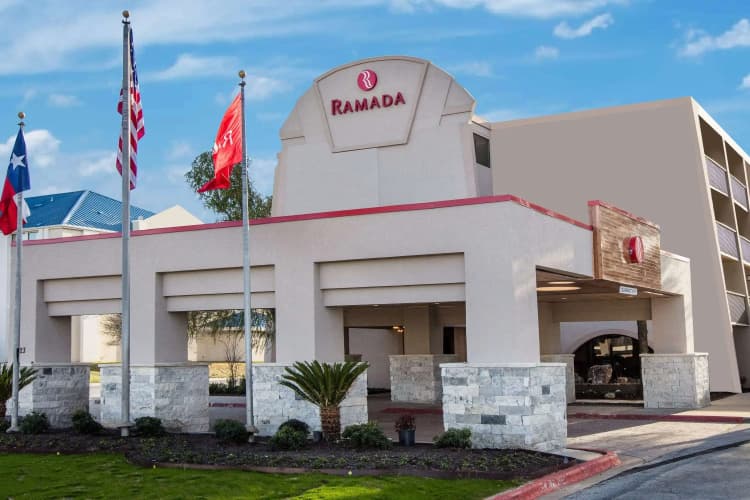 Ramada by Wyndham Austin South photo 2
