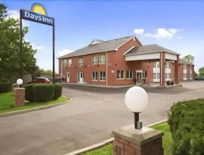 Days Inn By Wyndham Stouffville photo 2