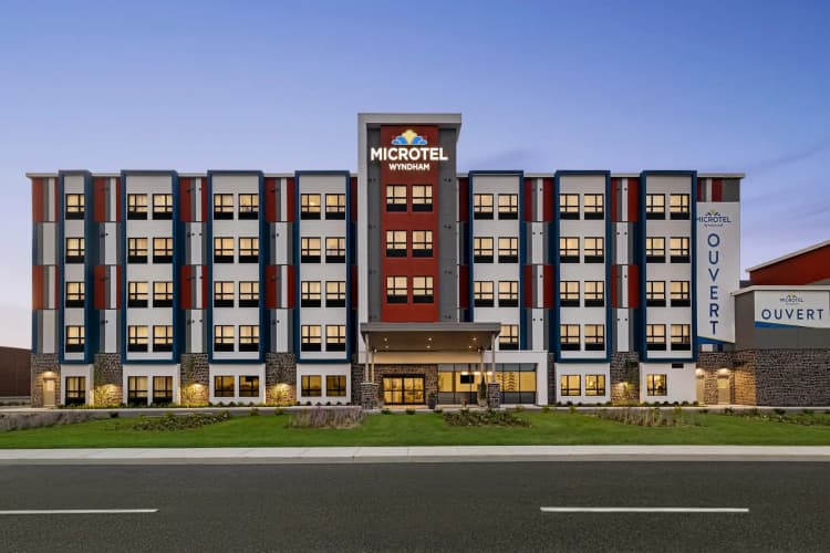 Microtel Inn And Suites By Wyndham Boisbriand photo 2