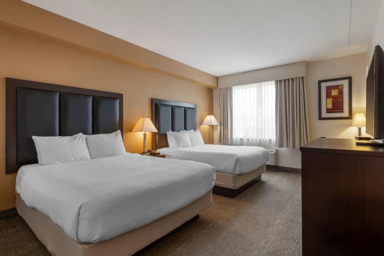 Best Western Plus Burlington Inn & Suites photo 4