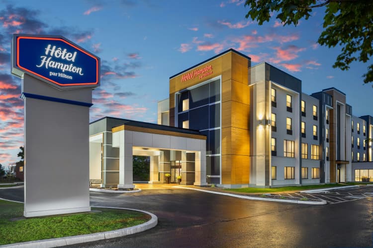 Hampton Inn & Suites by Hilton Montreal-Dorval photo 2